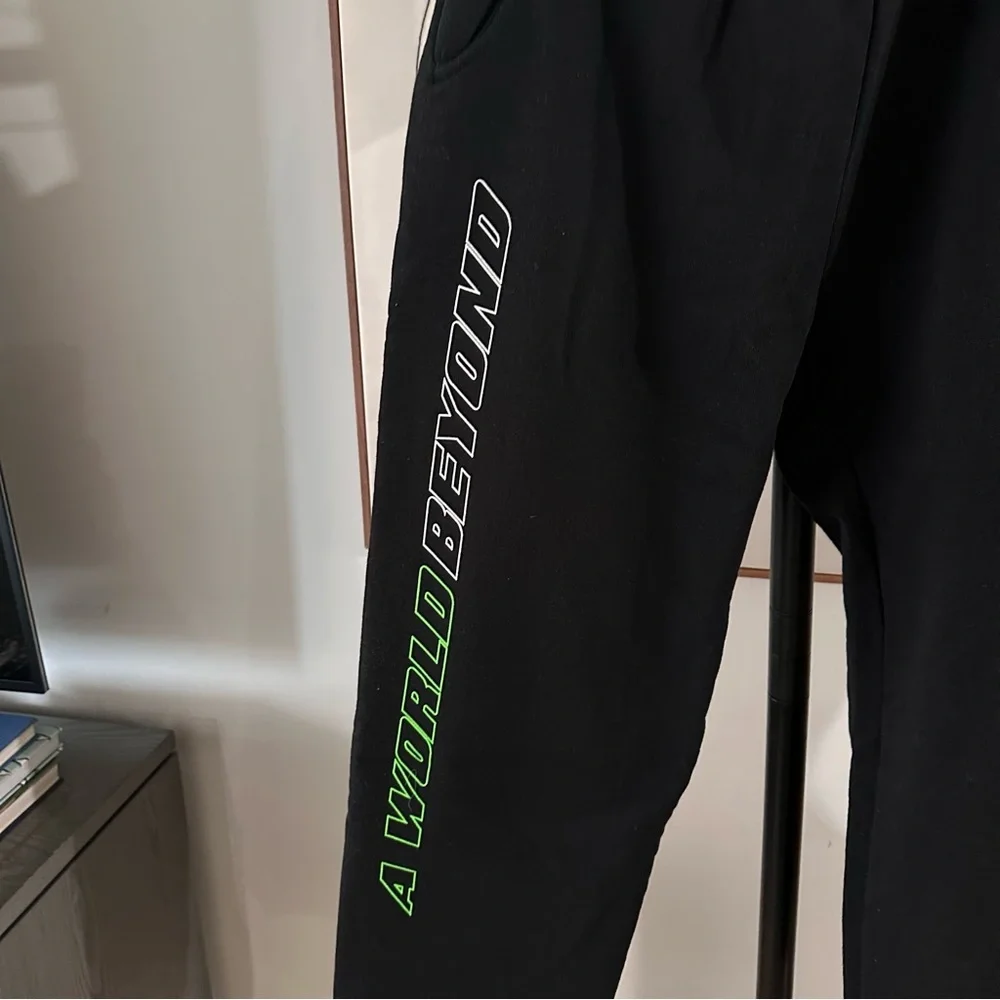 Shadow Hill USA Sweatpants A‎ World Beyond Jogger Black Streetwear Size L